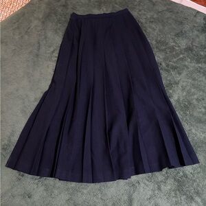 Vintage sz 8 Ralph Lauren wool pleated maxi skirt in Navy 80’s 90’s Made in USA